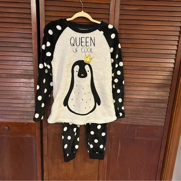 Queen of Cool Penguin Polka Dot Plush Pajamas - Picture 3 of 11